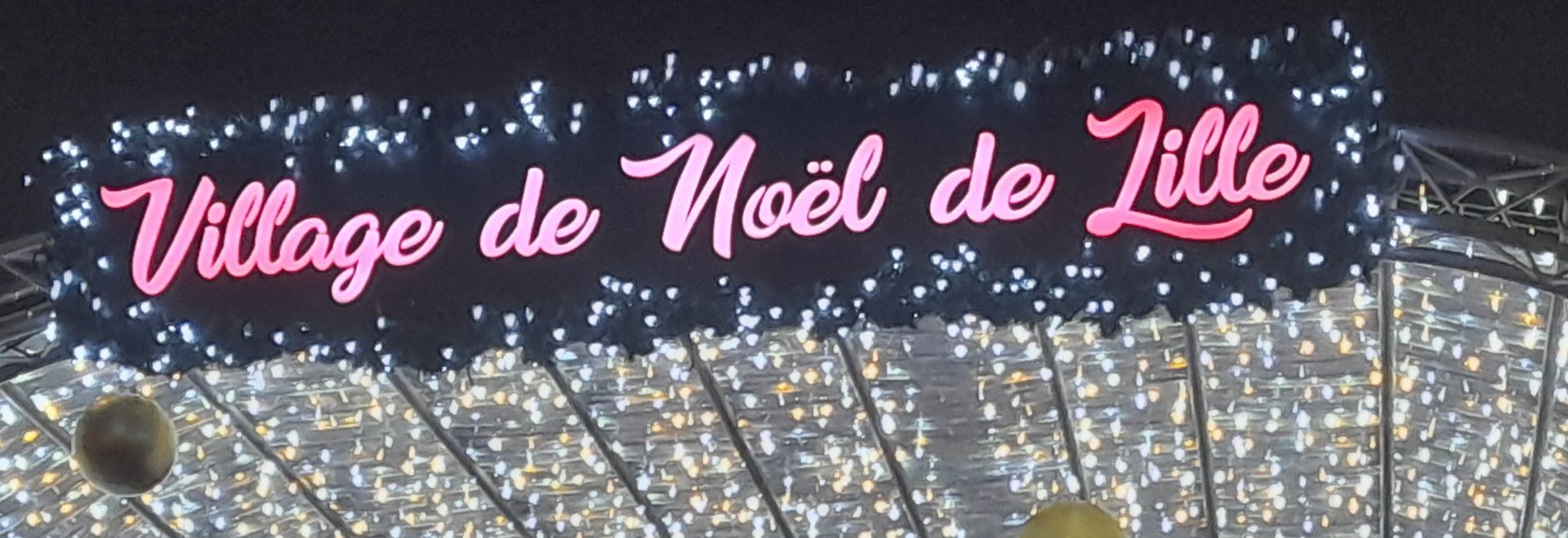 Visuel "Village de Noel de Lille", photo de l'arche d'accueil du marché de Noel